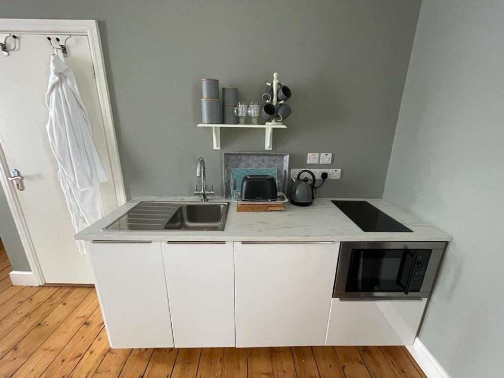 6 New Street Selfcatering Bnb Studio 1 แบนทรี ภายนอก รูปภาพ